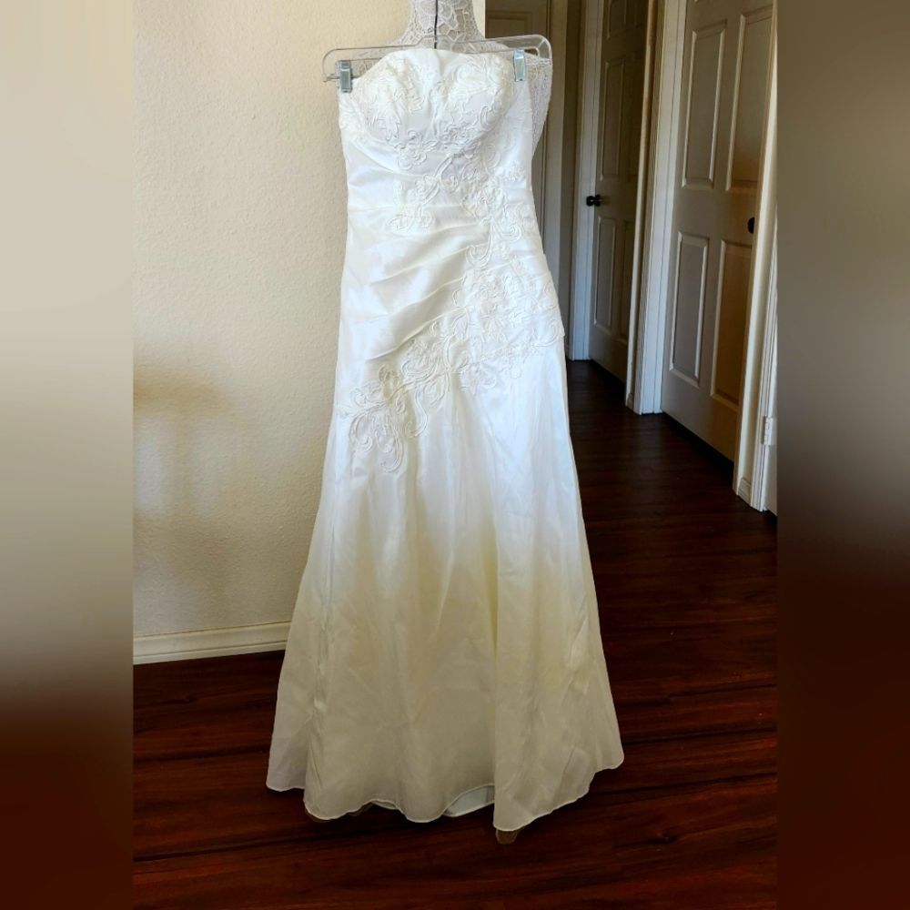 Strapless White Wedding Dress with Lace Bodice